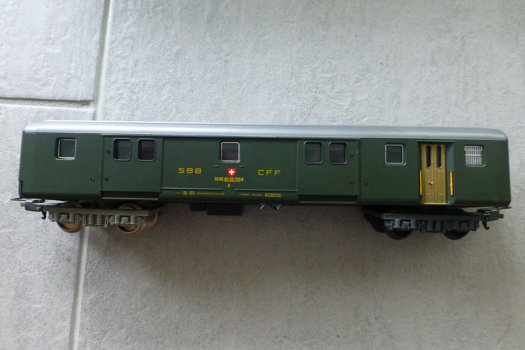 Lima Modellini di ferrovie: Lima Eisenbahnwagen 8 Stück – Usato da Grenchen venduto da Bobatsch 3