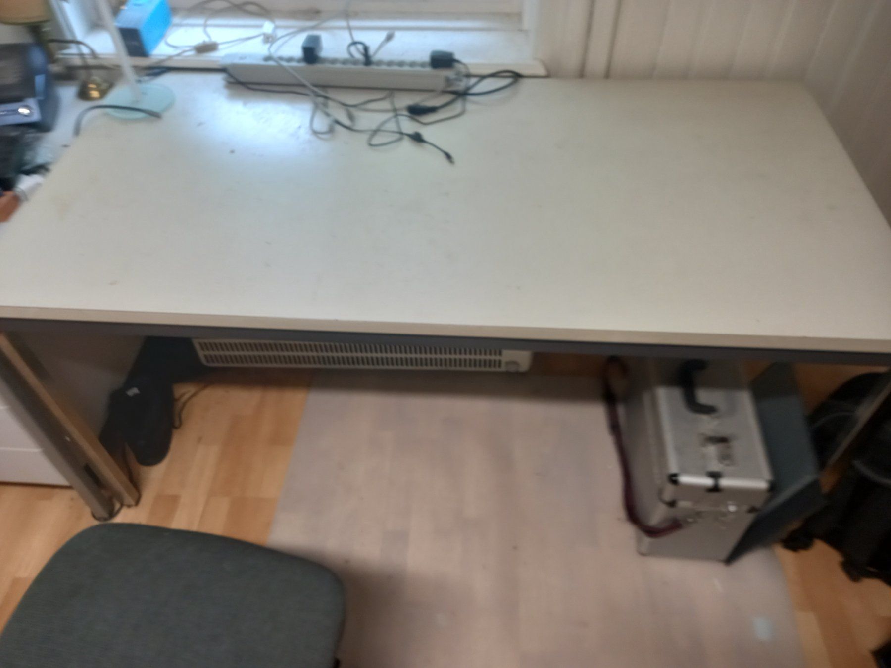 Tables: Arbeitstisch / Bürotisch – D'occasion à Rorschach par rumpelschtiltz