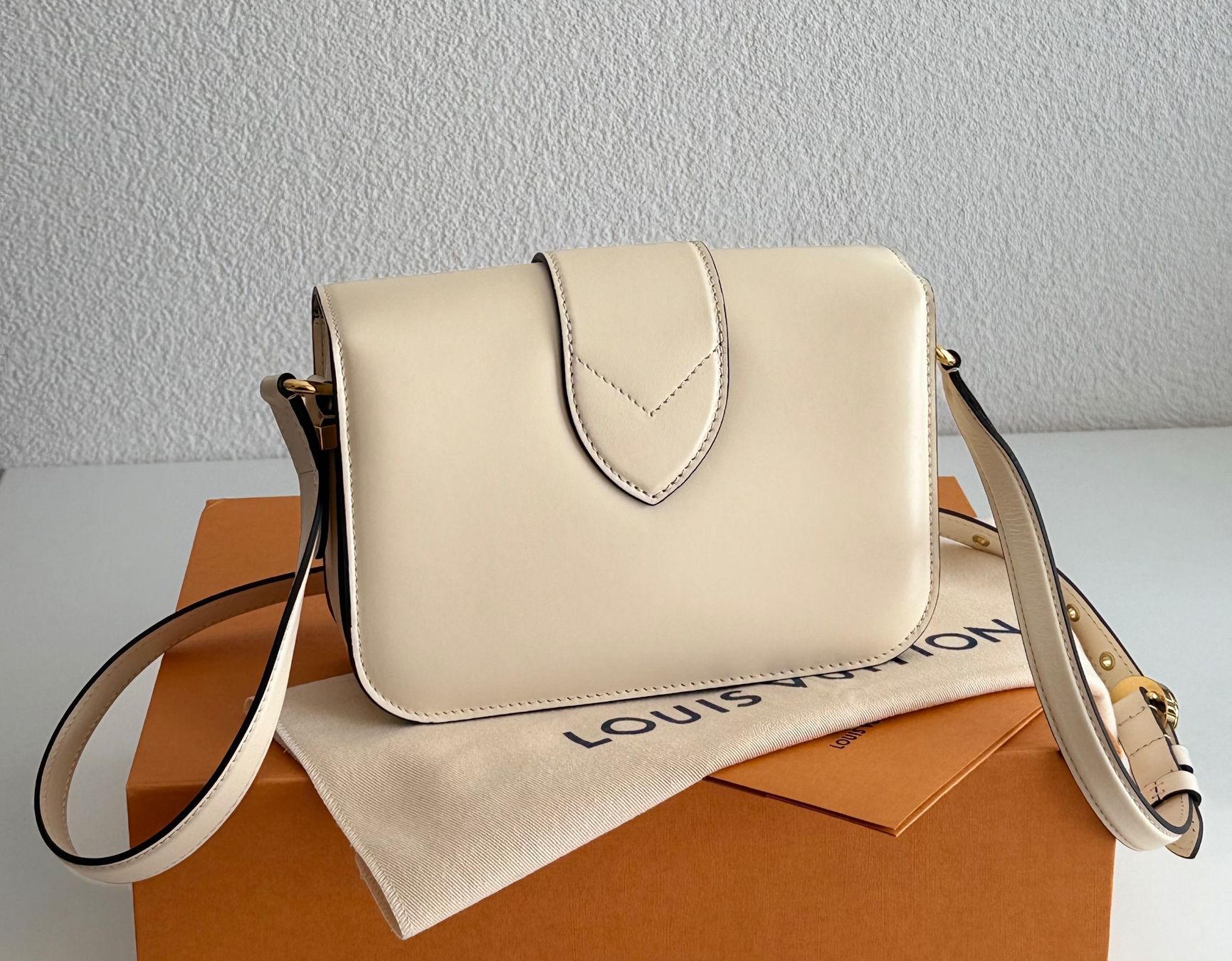 Louis Vuitton Borse da donna: Louis Vuitton Pont 9 Cream – Usato da Reinach AG venduto da RobbisB 5