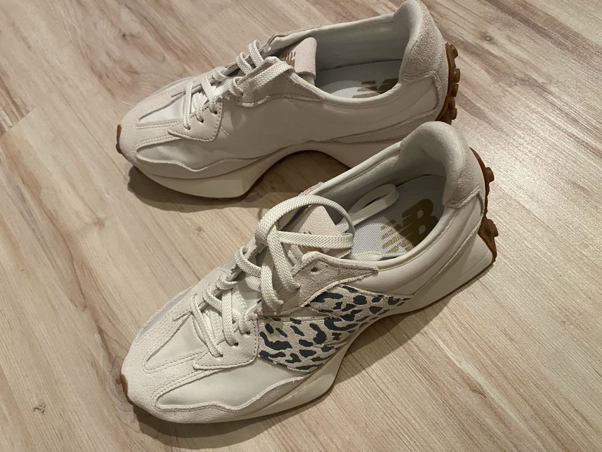 New Balance Scarpe da donna: New balance 327, weiss – Nuovo (secondo la descrizione) da Sarmenstorf venduto da Judy66