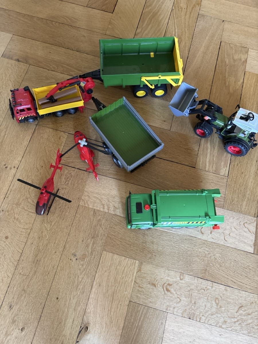 Giocattoli: Spielzeugfahrzeuge Set – Usato da Bern venduto da Innpic