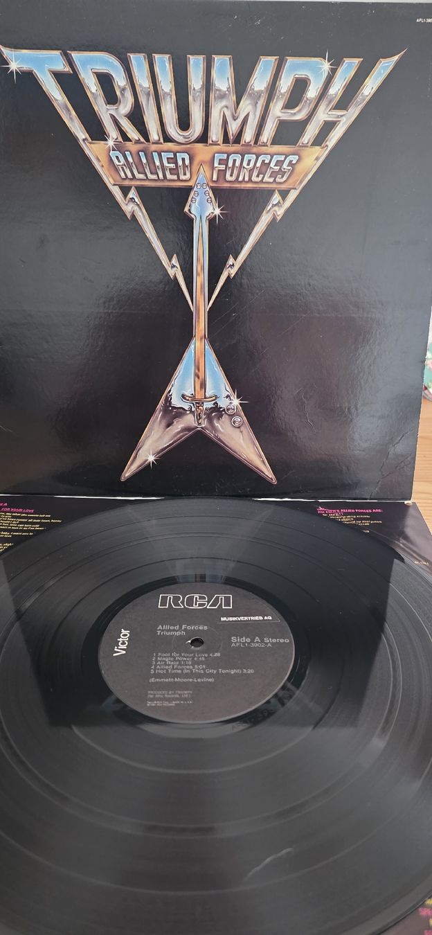 Schallplatten: Triumph Allied Forces 1981 Vg,Vg – Gebraucht aus Yvonand von RF-VINYL