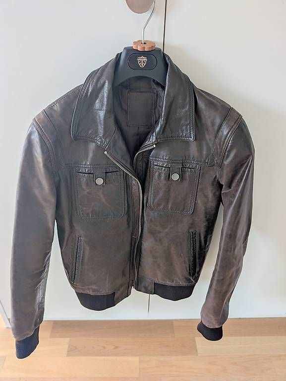 Giacche: Veste en cuir – Usato da Neuchâtel venduto da riv_j7c8