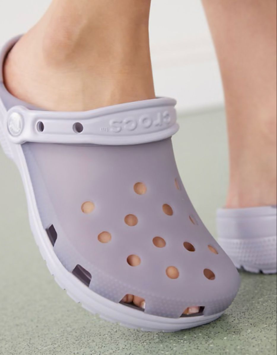 Crocs Herrenschuhe: Crocs Taille 37/38 – Neu und originalverpackt aus Orbe von D-stockFactory-Orbe 1