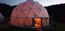Geodätischer Dom KuppelBau 9x9m mit grossem Dachfenster
