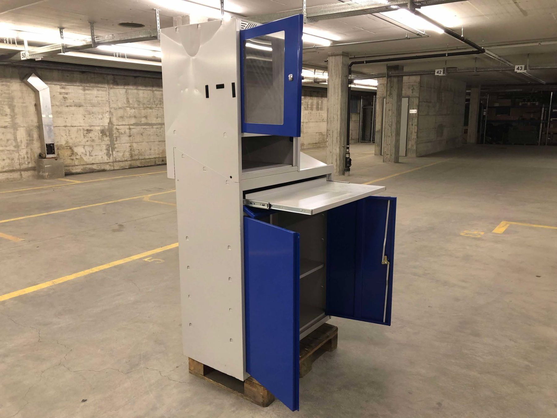 Tutti gli attrezzi: Computer-Arbeitsstation aus Stahlblech – Usato da Winterthur venduto da Joe1001 4