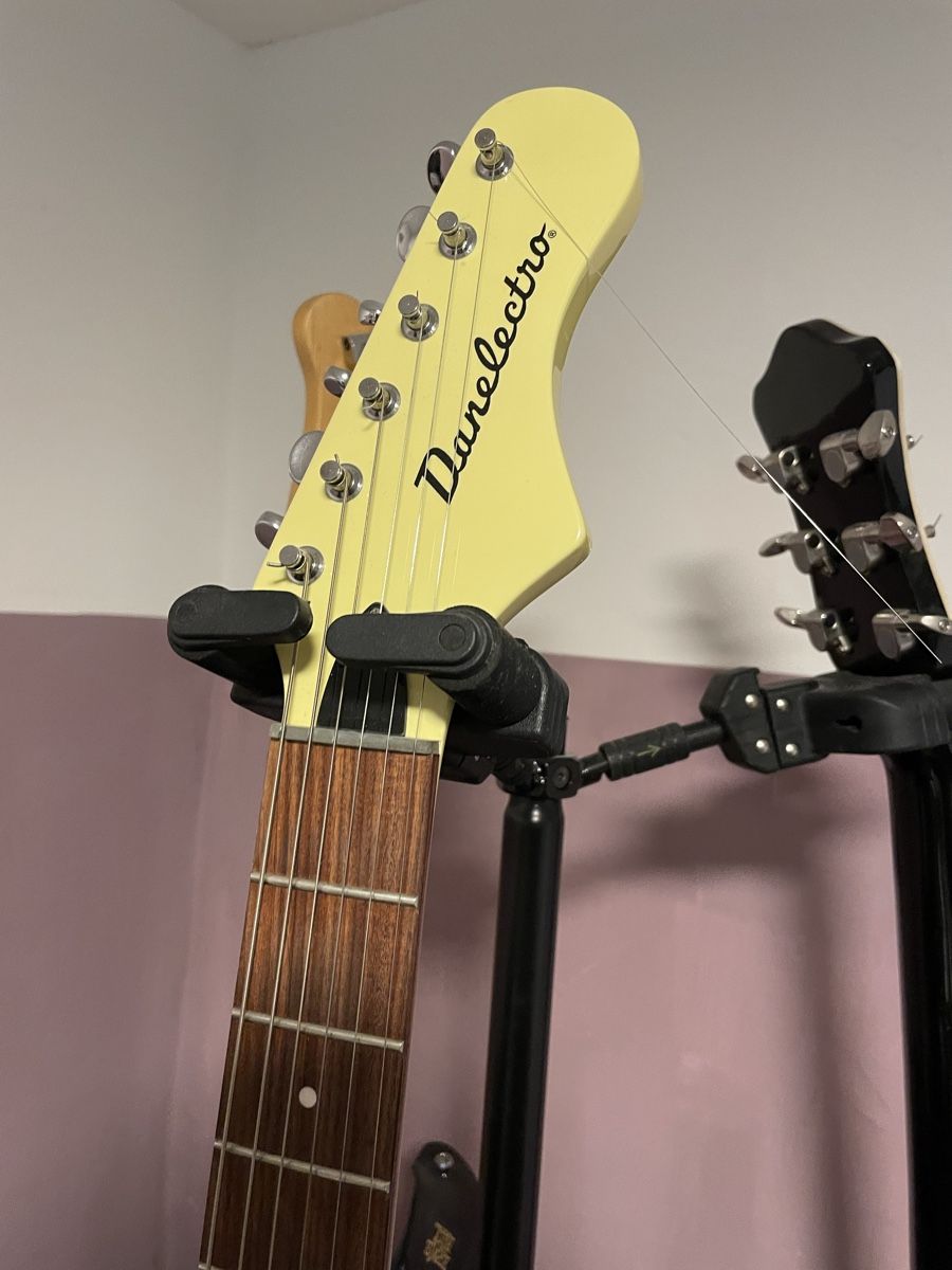 Danelectro Musikinstrumente: Danelectro "The 67 Dano Cream w/ Black Pickguard" – Gebraucht aus Hornussen von junglej 2