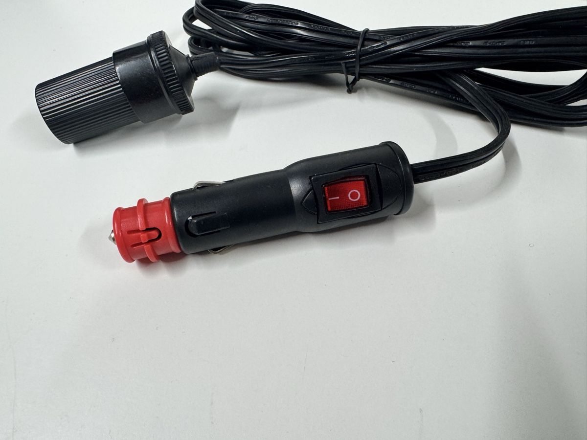 Accessori per altri veicoli: 3 Meter Auto Zigarettenanzünder Adapter mit Schalter neu – Nuovo (secondo la descrizione) da St. Gallen venduto da Popolone26 1
