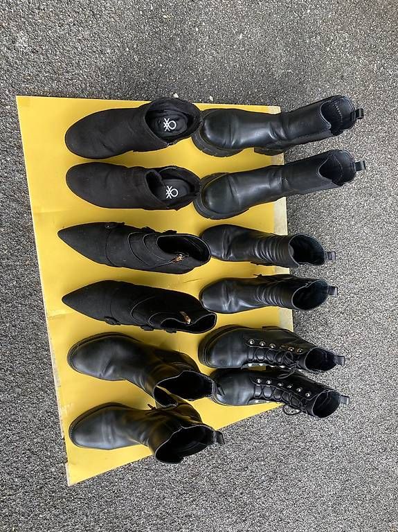 Scarpe da donna: Bottines P 39, 20.00 les 6 paires soignées – Usato da Essertines-Yverdon venduto da RNU11 2