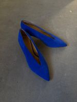 AEYDE Pumps «Camilla» Suede Kitten Heel Royal Gr. 38 — NEU