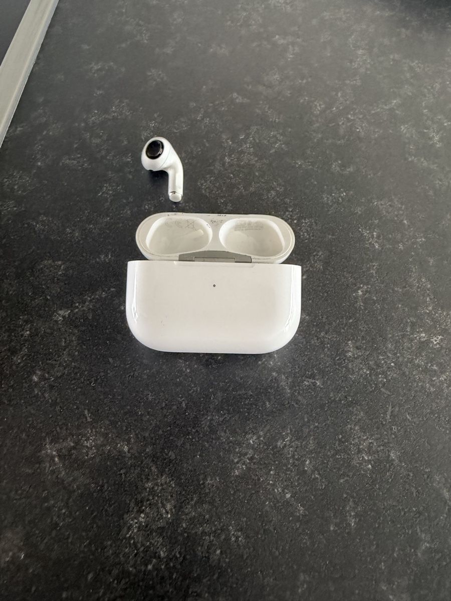 Apple Cuffie: AirPods Pro Gen 1 Lightning  – Usato da Cortaillod venduto da auraya22