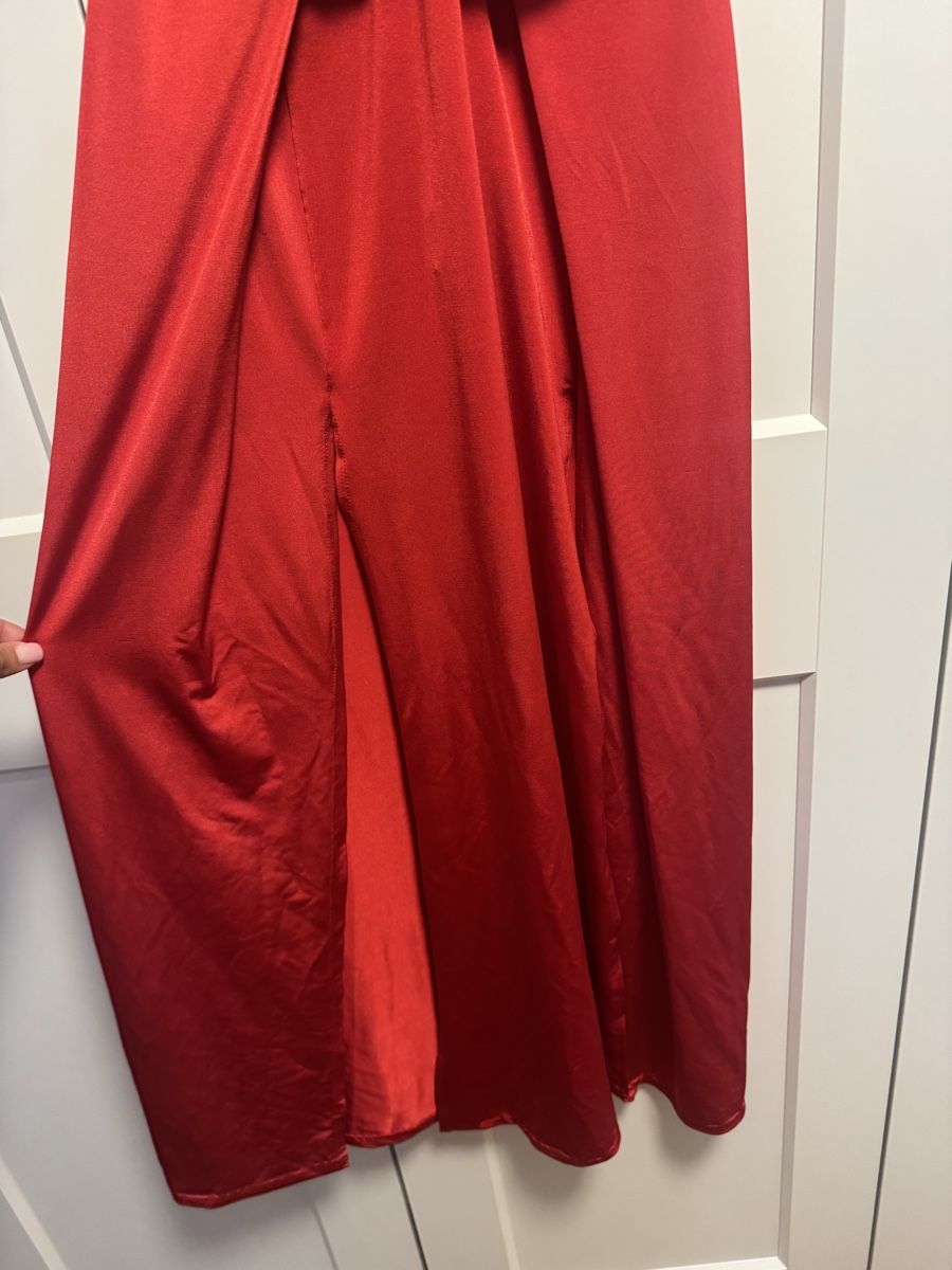 Kleider: Abendkleid rot mit Schlitz – Gebraucht aus Buchrain von Babyblau777 3