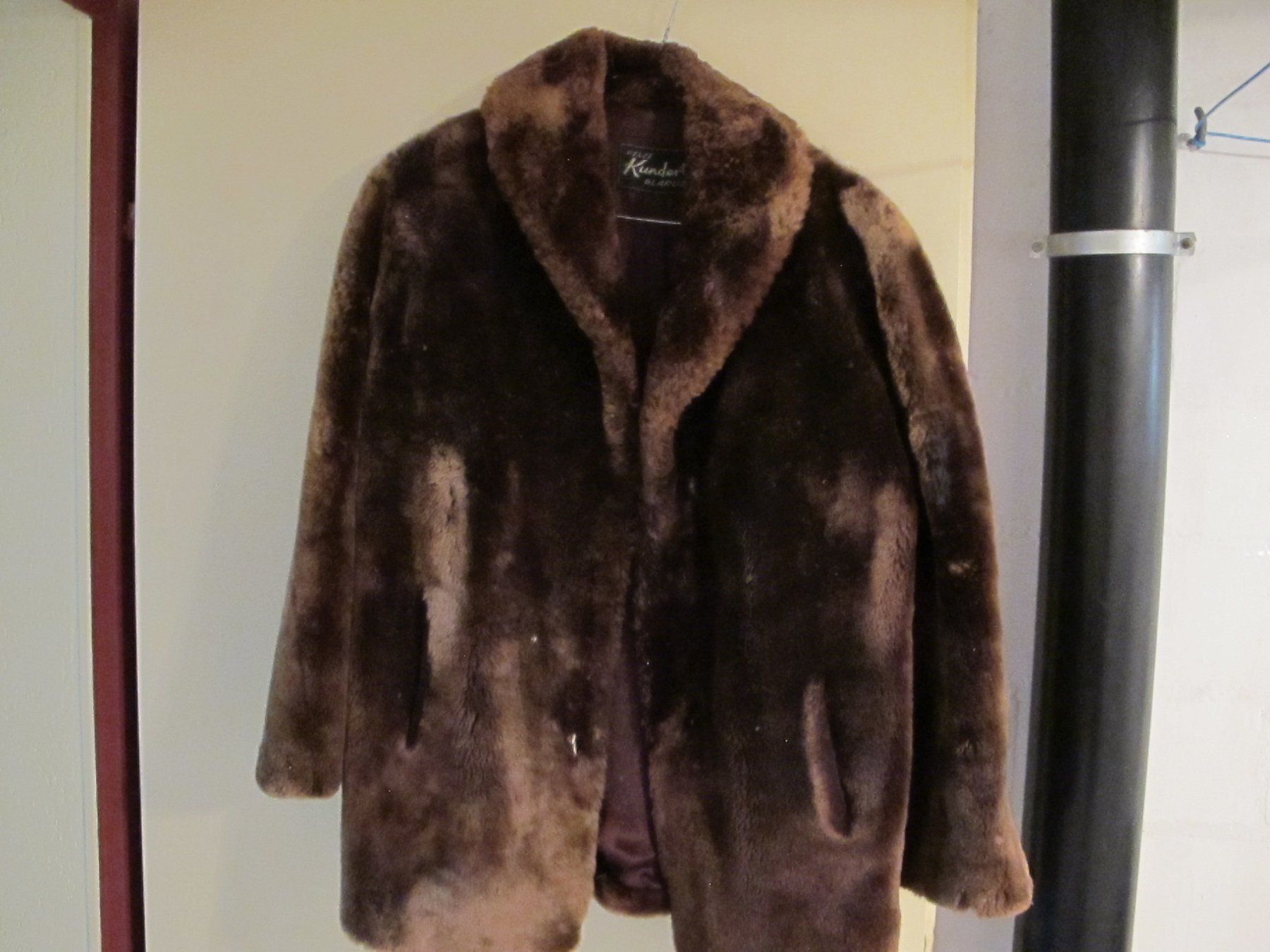 Cappotti: Pelz Mantel Oder Jacke Vintage Oder Antik Sehr Schön – Usato da Altnau venduto da LinaAuktion
