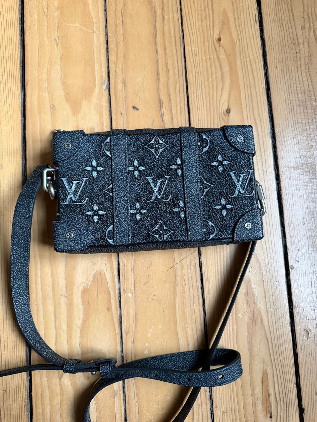 Borse: Louis Vuitton Black Leather Box Trunk Bag – Nuovo (secondo la descrizione) da Zürich venduto da Romjana 1