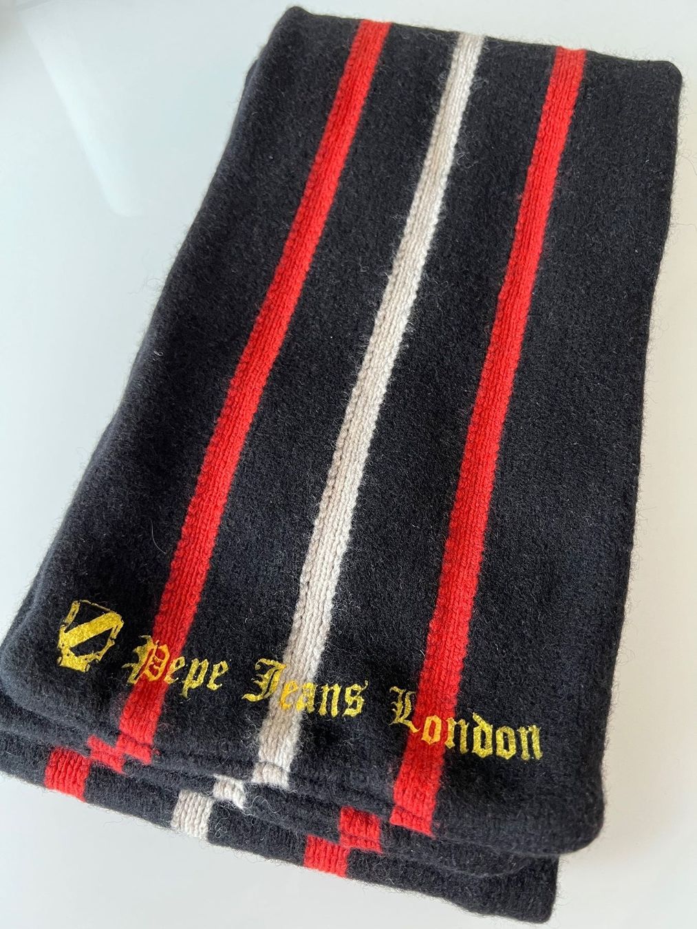 Pepe Jeans Foulard & Sciarpe: Echarpe rayée (rouge/blanc/noir) - 160x20 – Usato da Genève venduto da valmath 1