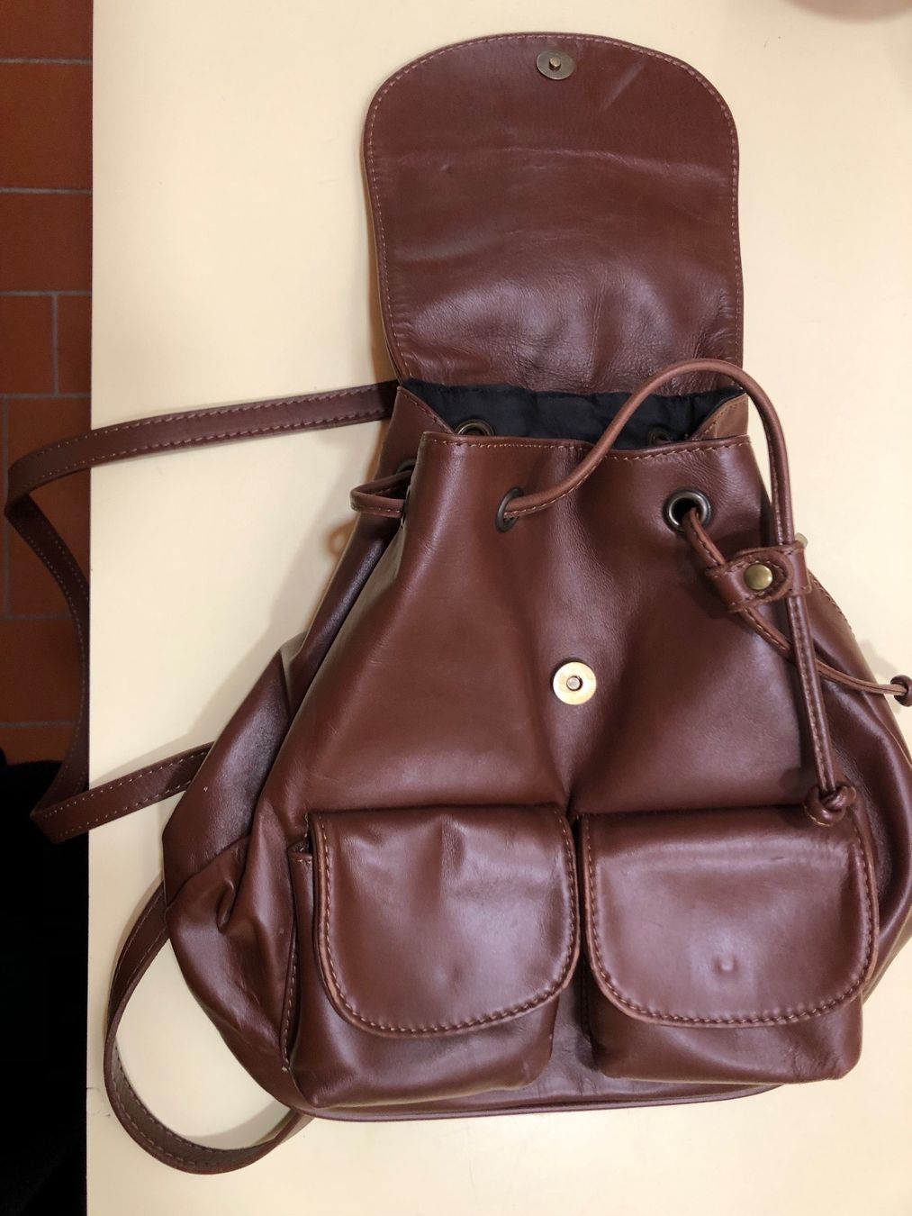 Zaini: Zaino borsetta in pelle – Usato da Riva San Vitale venduto da bau64 1