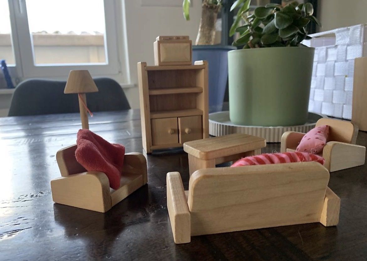Case e mobili per bambole: Puppenhaus inkl. Mobiliar & Puppen – Usato da Luterbach venduto da desireeee 1