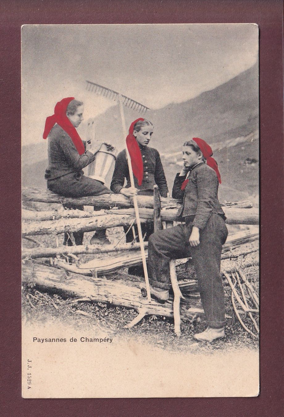 Cartes postales: Paysannes de CHAMPERY – D'occasion à Pully par nicecards