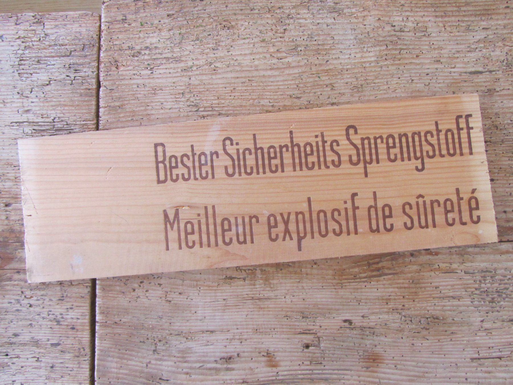Insegne: Holzschild "Bester Sicherheits Sprengstoff" – Usato da Seengen venduto da mikelele