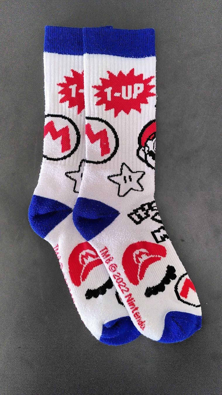 Socken für Kinder: Nintendo Super Mario Bros Socken – Neu (gemäss Beschreibung) aus Bertschikon Gossau von Mengelha