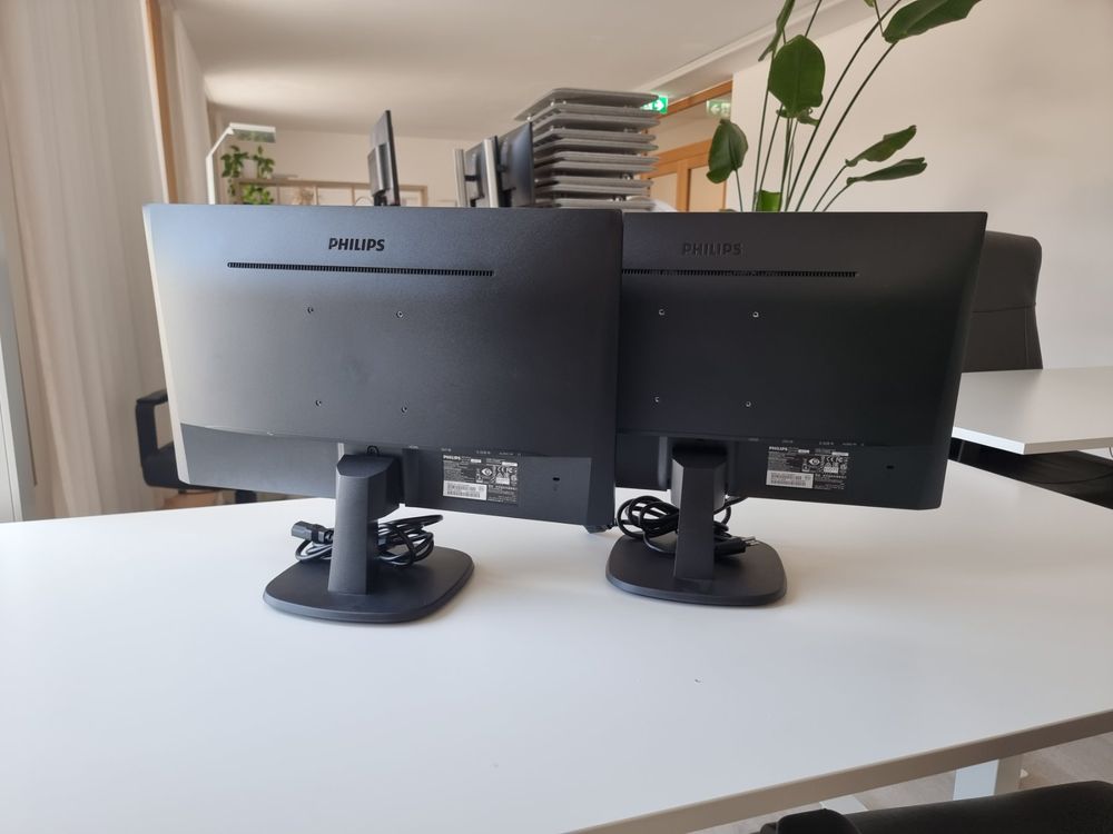 2x Philips 24 Zoll Full HD Monitore (243V7QDAB/00) | Kaufen auf Ricardo