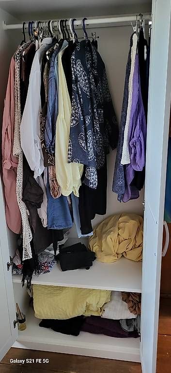 Ikea Armadi: Kleiderschrank – Usato da Münsingen venduto da fur_9ycn 2