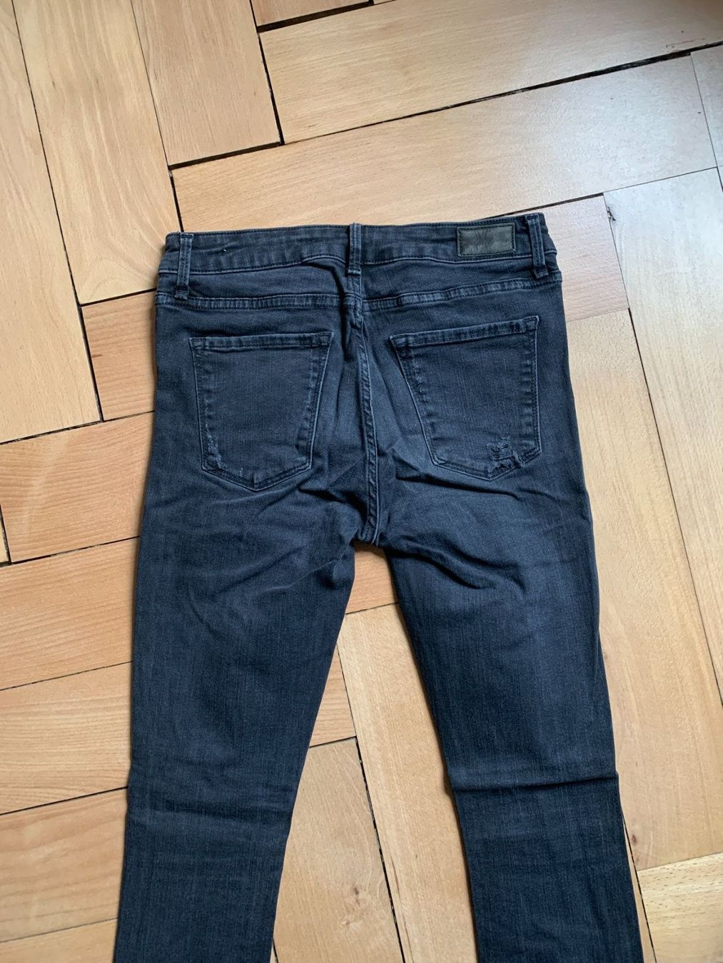 Zara Jeans: ZARA - Destroyed Jeans schwarz 38 – Usato da Zürich venduto da Diazaio 2