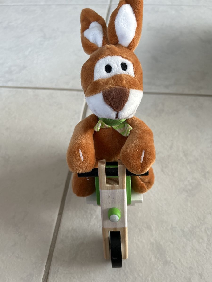 Spielzeuge: Hase auf Motorrad – Gebraucht aus Lostorf von Venice16 1