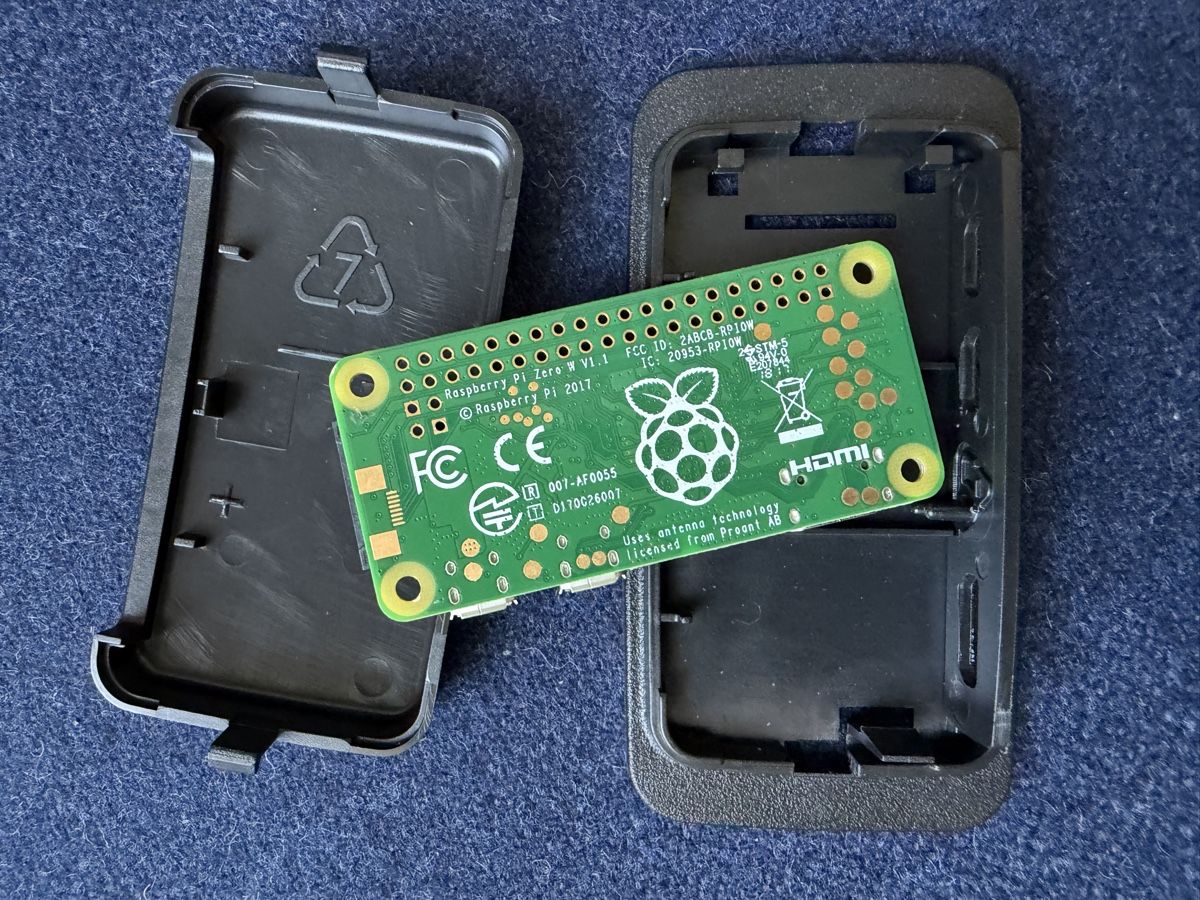Raspberry Pi PCs: Raspberry Pi Zero W + Case – D'occasion à Zürich par jankais3r 1