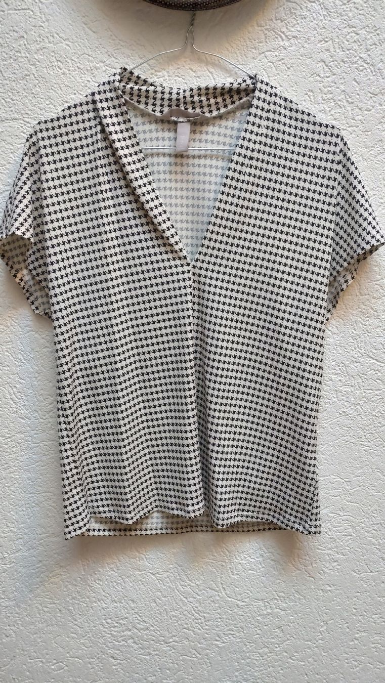 H&M Top: Oberteil Kurzarm Damen Businesslook – Nuovo (secondo la descrizione) da Wil SG venduto da neon.111