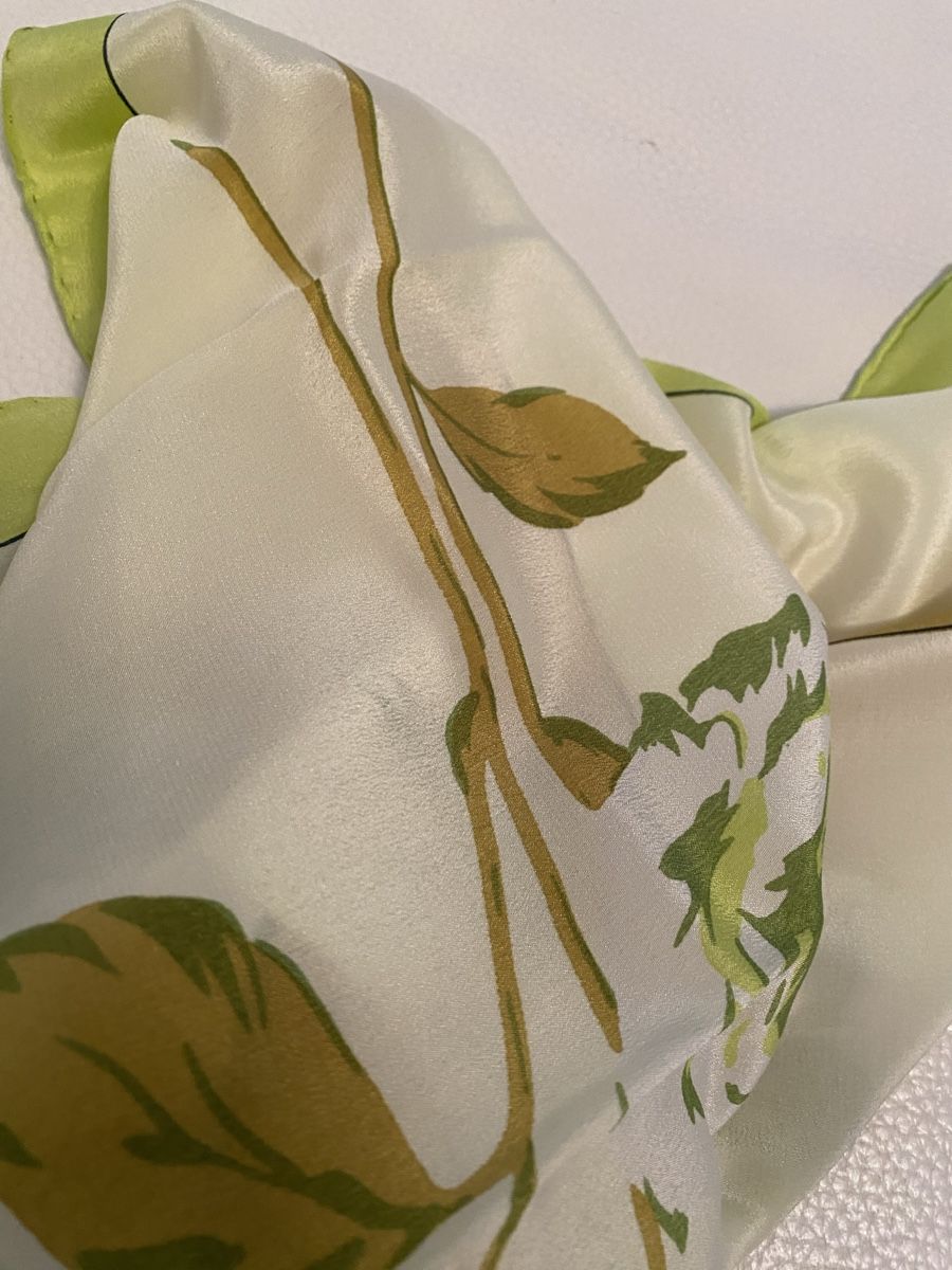 Foulards, Tücher & Schals: Seiden Halstuch 🌸 – Gebraucht aus Opfikon von Luis144 7
