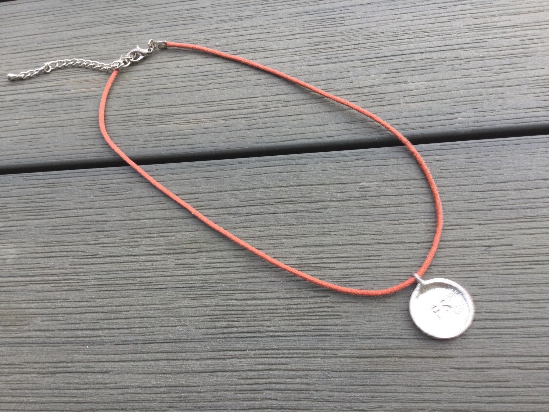 Colliers: Collier médaille fleurs vertes-pommes FS – Neuf (Voir description) à Agiez par chouchanelle 3