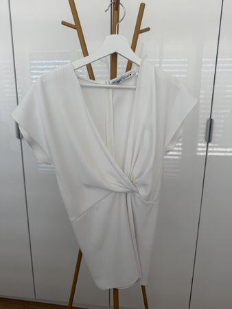 White Zara Top Size S V-Neck Twist Detail