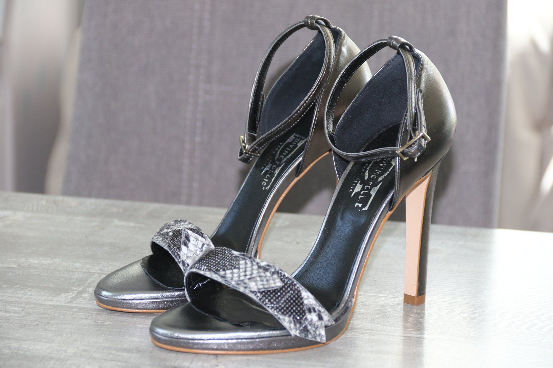 Scarpe da donna: Wunderschöne Sommerschuhe Gr.38  NEU – Nuovo (secondo la descrizione) da Oberwil-Lieli venduto da Svetlana28 6