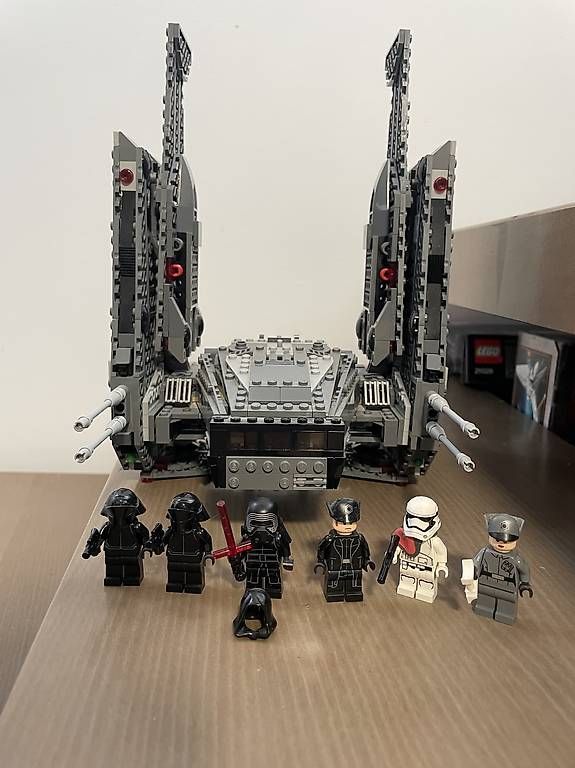 Lego Kit di costruzioni: LEGO Star Wars Kylo Ren's Command Shuttle 75104 – Usato da Vésenaz venduto da Nephrax