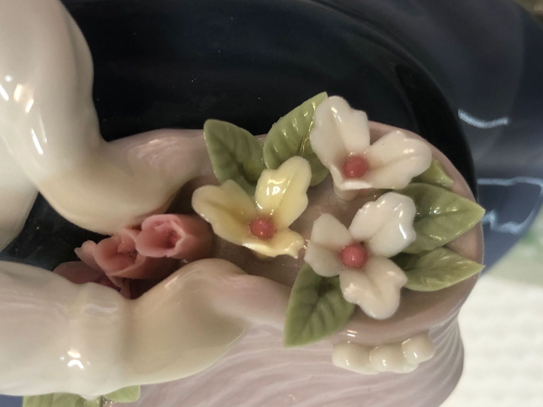 Lladro Statuette: LLADRO Figur Kleines Mädchen mit Korbtasche 5222 – Usato da Brunnen venduto da Allerwaren 6