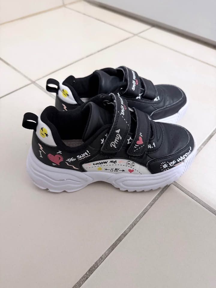Scarpe per ragazze: Baskets fille 32 – Usato da Corminboeuf venduto da Swiss_Vendre