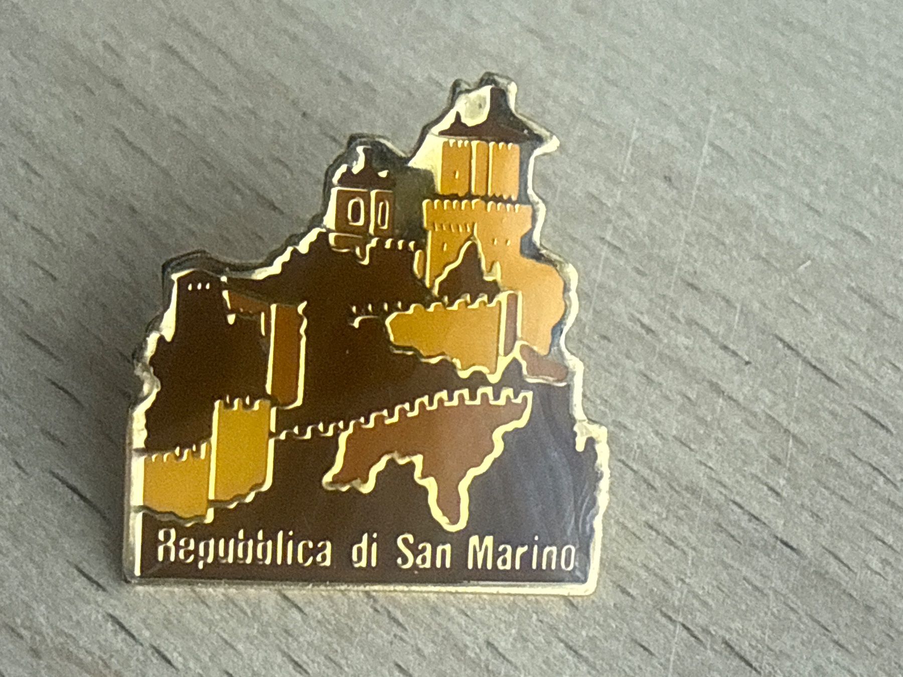 Plaketten & Abzeichen: Pin Repubblica di San Marino – Gebraucht aus Glattbrugg von Schweigmatt