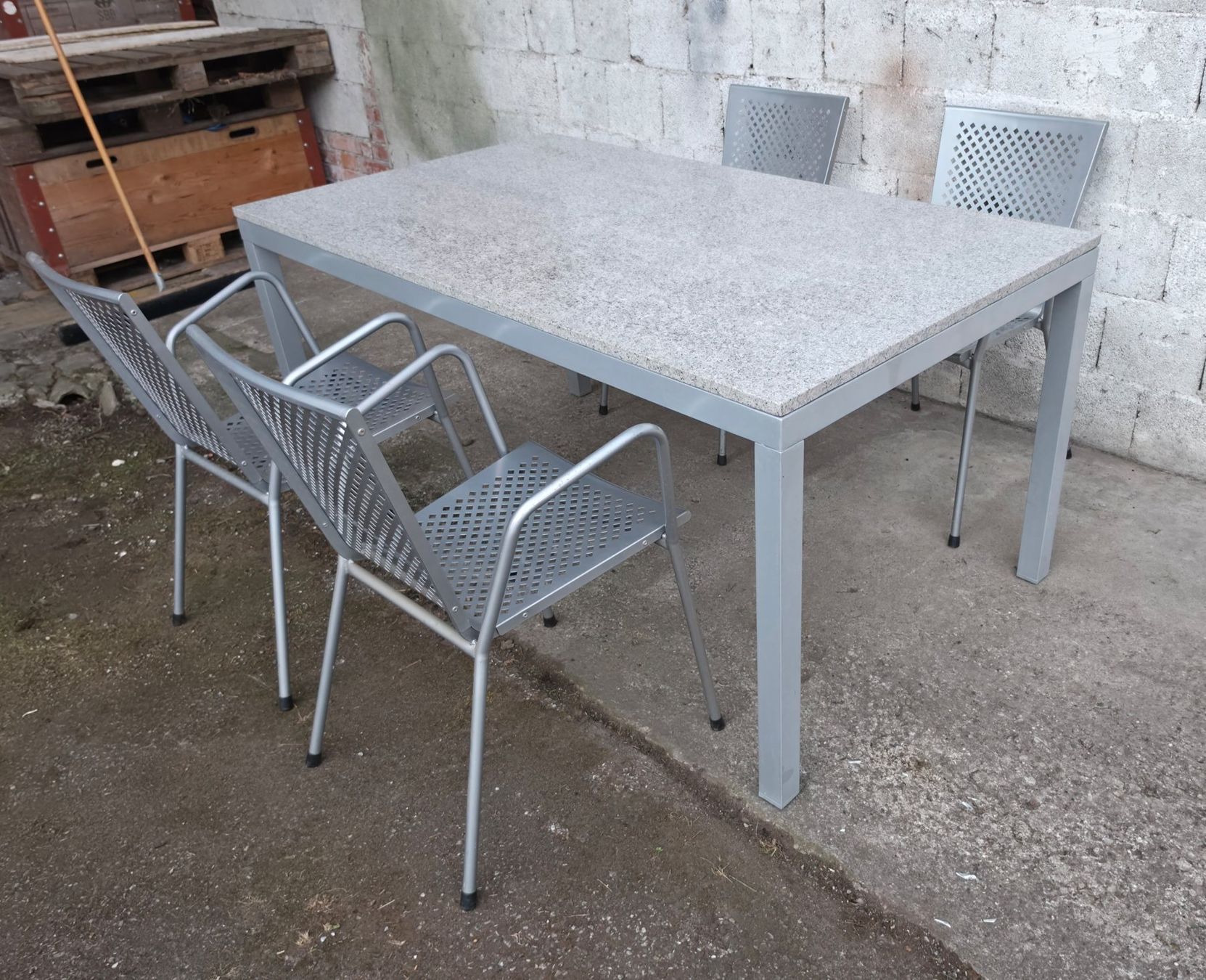 Tavoli: Granittisch mit 4 Stühlen – Usato da Etzgen venduto da juj_b678 2