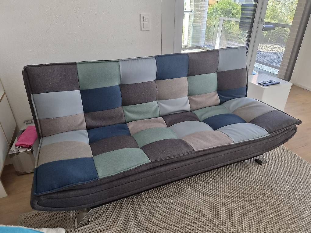 Conforama Sofas: Conforama Schlafsofa / Bettsofa im Patchwork-Design – D'occasion à Gelterkinden par coco824