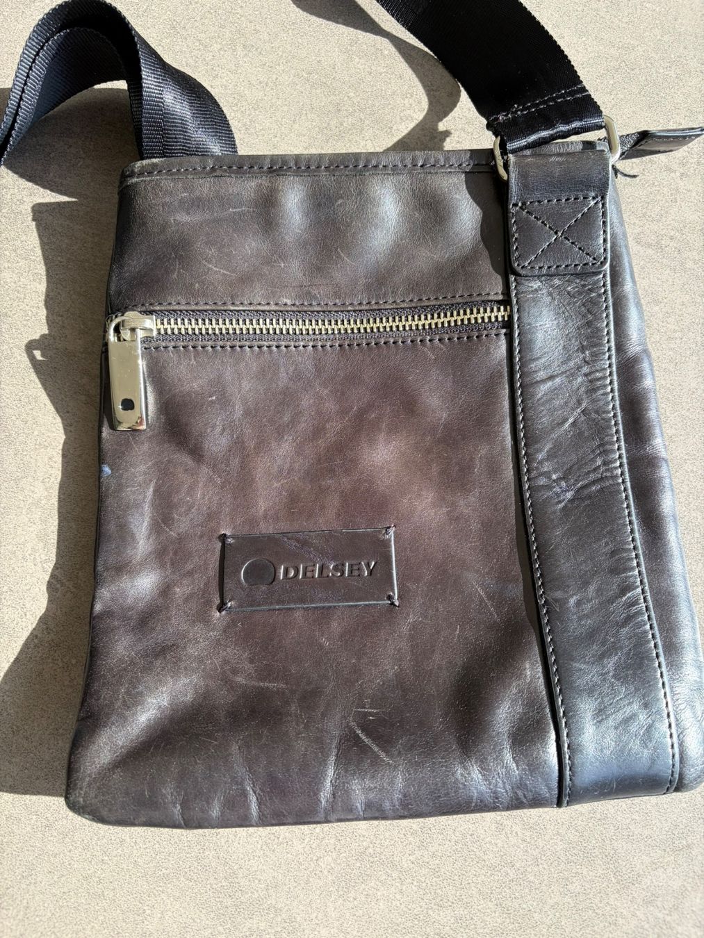Delsey Borse: Delsey Umhängetasche aus Leder – Usato da Schlossrued venduto da Meier-Al 1