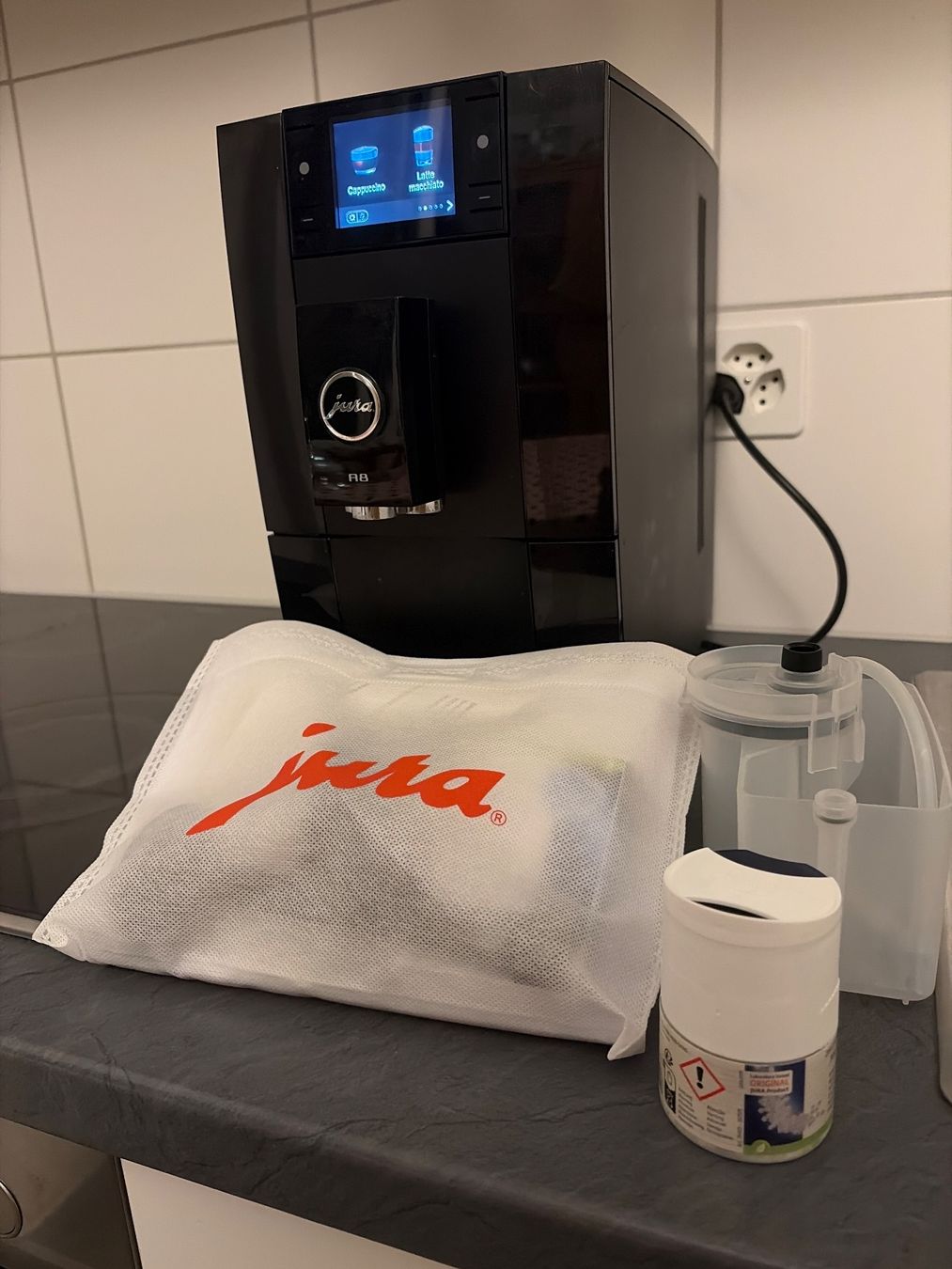 Jura Macchine per caffè & Macchine per espresso: New coffee machine Jura A8 Black – Nuovo (secondo la descrizione) da Basel venduto da aya_sagv11 2
