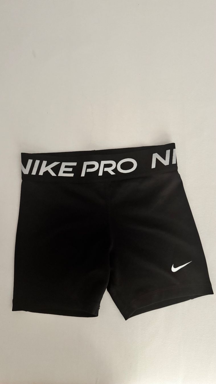 Nike Pantaloni: Nike pro gym shorts – Usato da Tegna venduto da rio_xr9n 1
