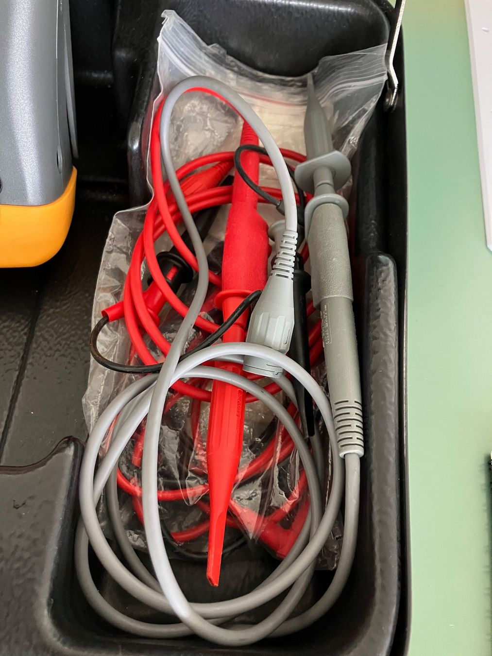 Componenti elettronici: Fluke 199B Scopemeter Messgerät – Usato da Luzern venduto da Cosmonaut 4