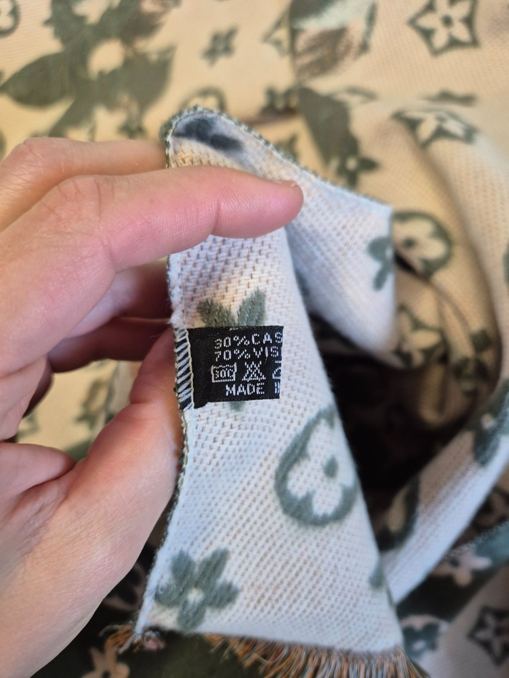 Foulard & Sciarpe: Schal aus Kaschmir und Viskose – Usato da Leissigen venduto da ali_k9v8 4