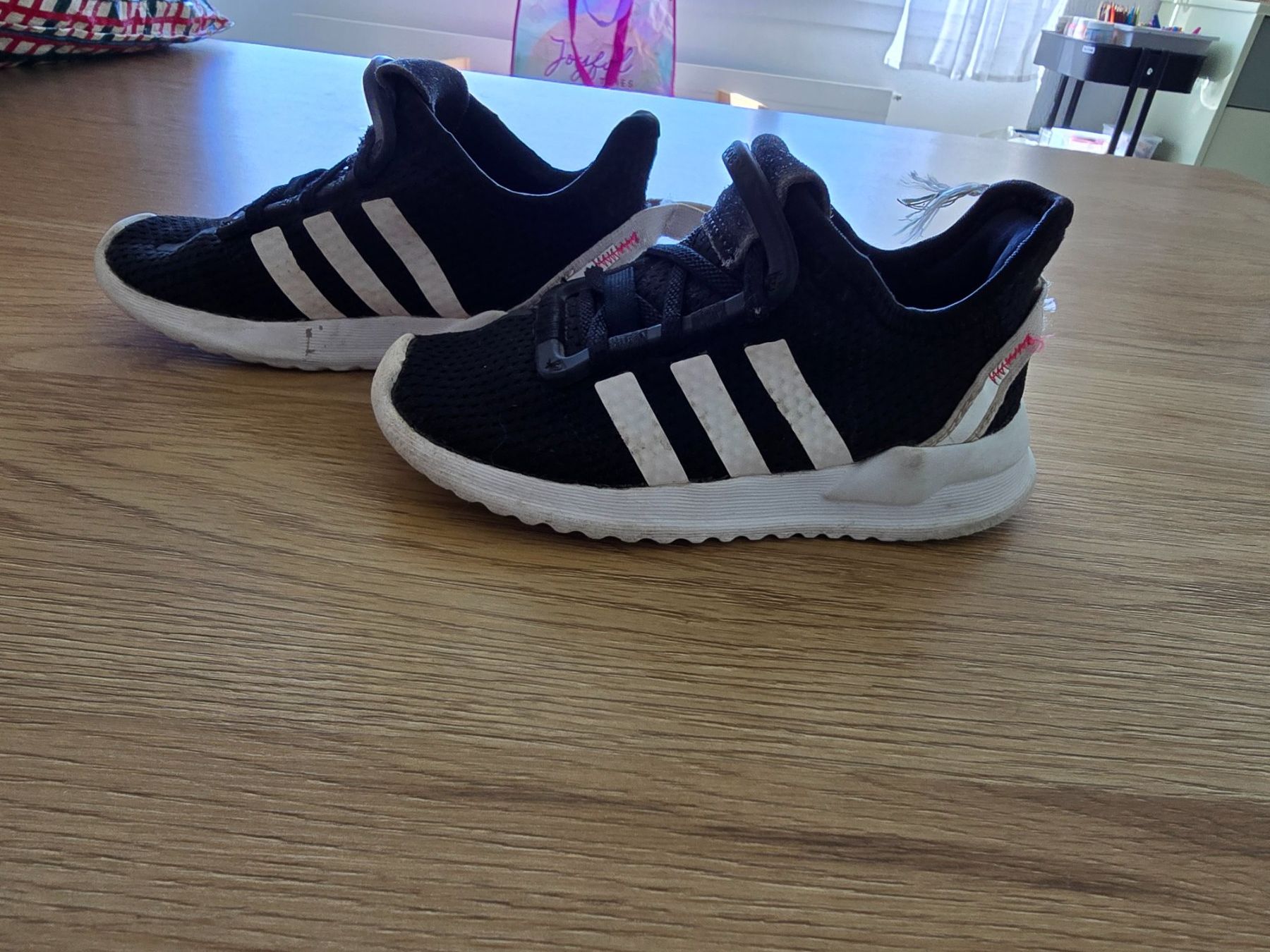 Adidas Scarpe per ragazzi: Adidas Schuhe Gr 26 – Usato da Uetendorf venduto da baumstamm3 1