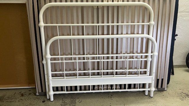 Letti: METALLBETT WEISS 140X200 – Usato da Küsnacht ZH venduto da Pulpo2000 2