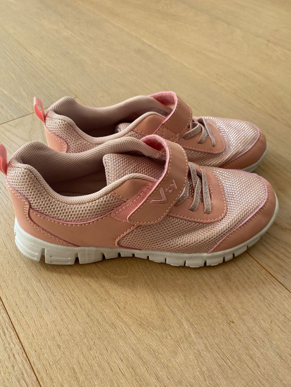Scarpe per ragazze: Rosa Kinderschuhe Vty, Grösse 33 – Usato da Arlesheim venduto da sandysworld 1