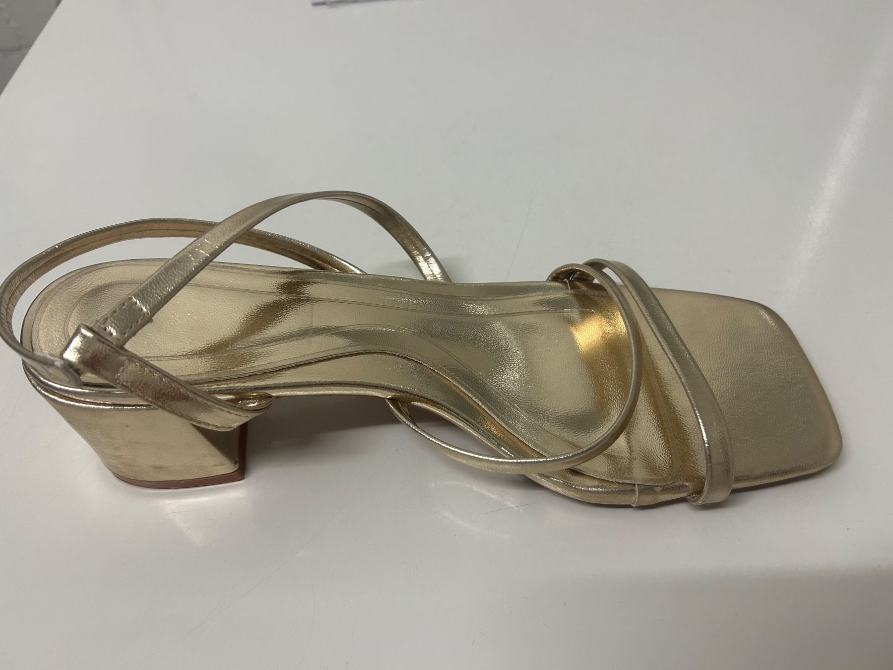 Scarpe da donna: Goldene Sandalen mit Absatz, Grösse 40 – Usato da Zürich venduto da Lolaa123 6