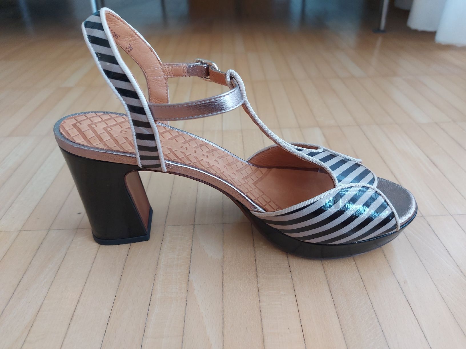 Chie Mihara Scarpe da donna: Chie Mihara, Sandalen, Grösse 39 – Nuovo (secondo la descrizione) da Oberengstringen venduto da PaolaDe 5